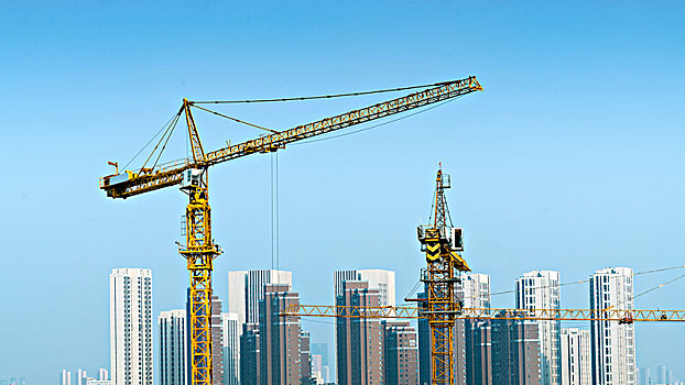 塔吊 建筑工地的钢铁脊梁与设计素材新风尚